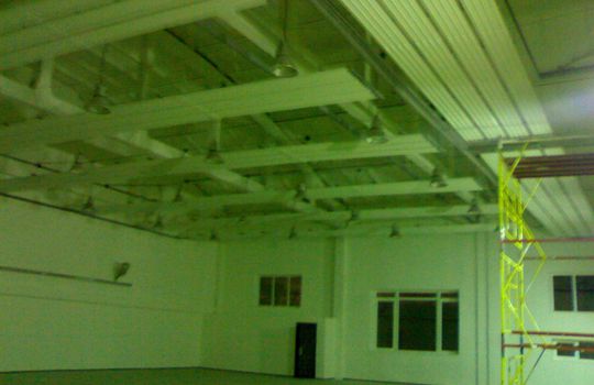 Монтаж системы отопления складов, ангаров инфракрасными панелями размещёнными под потолком